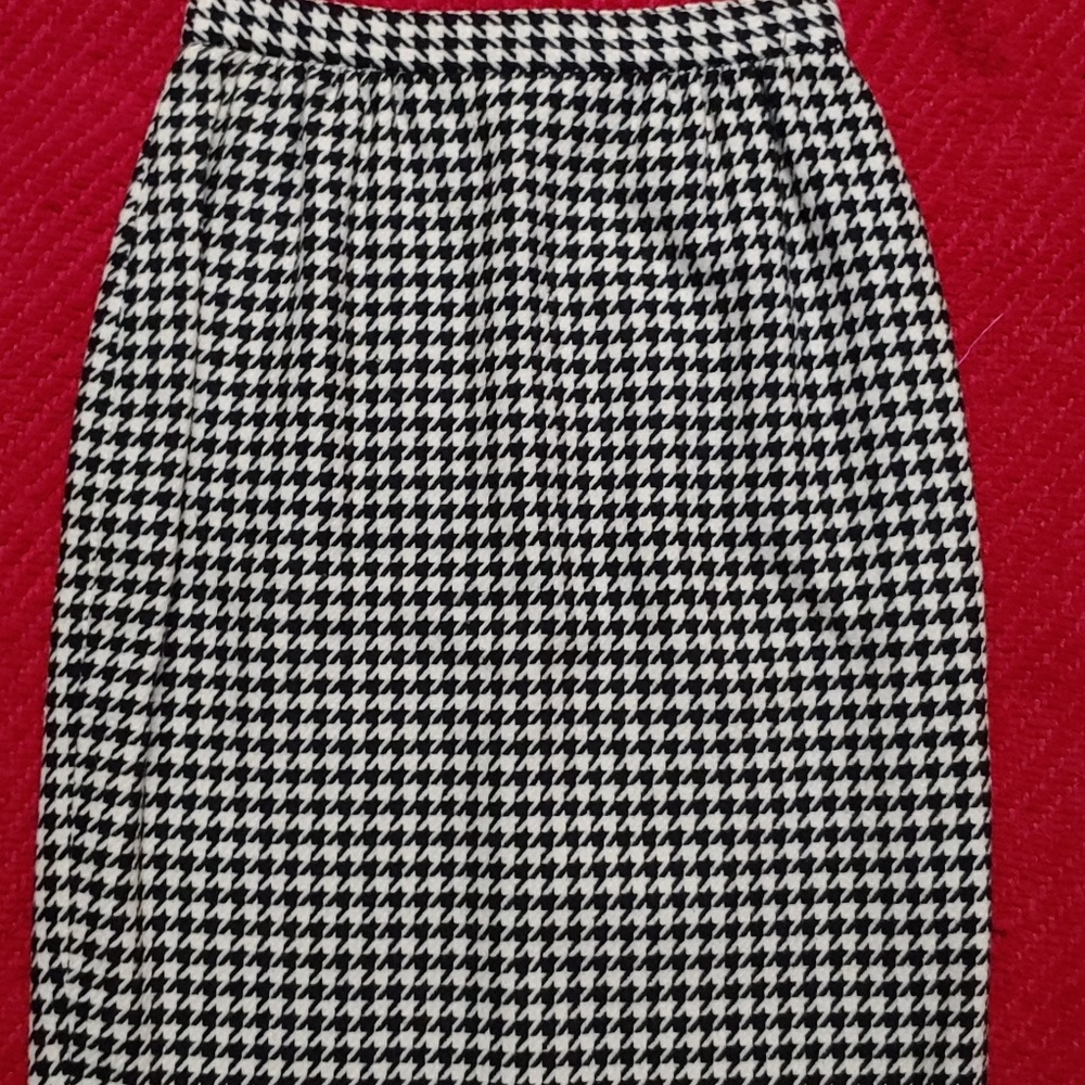 Houndstooth pencile skirt